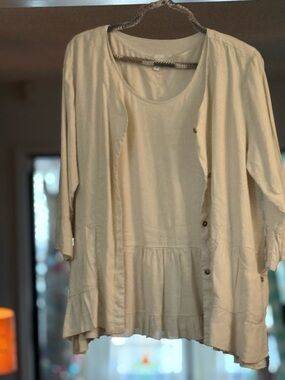 Two piece Keen Cream Layered Open Cardigan Tunic and tank.